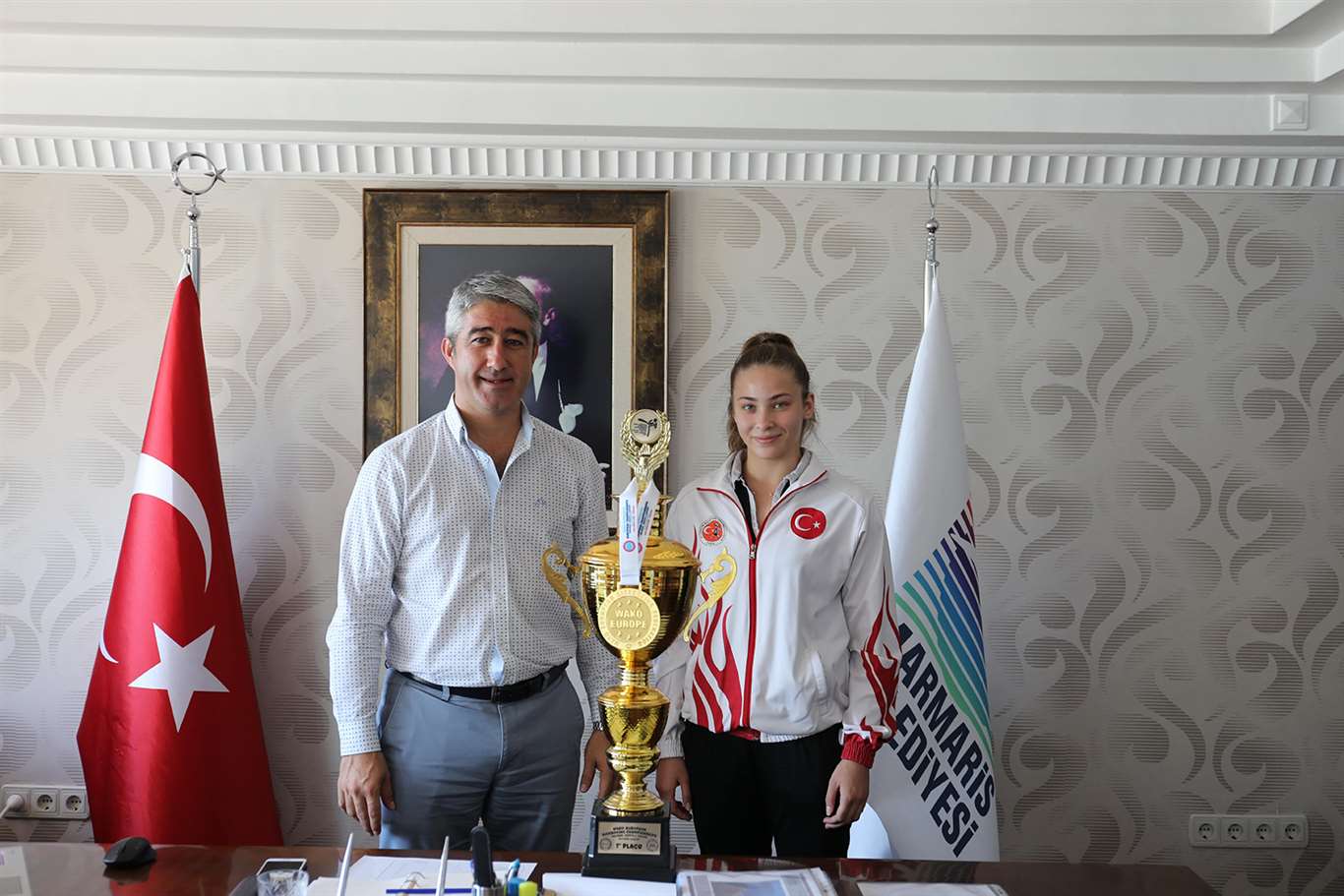 Şampiyon İlknur, kupasını Başkan Oktay'a getirdi haberi